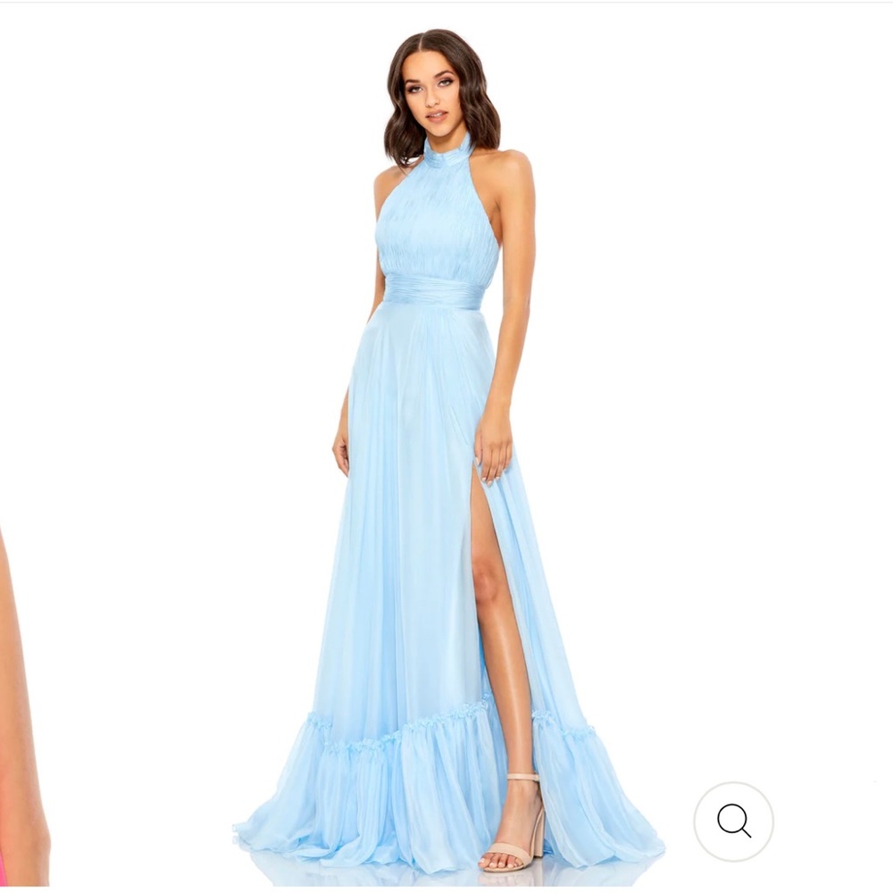 Long floor length dress. Never worn. Bought and wasn’t the right color. Size 6
